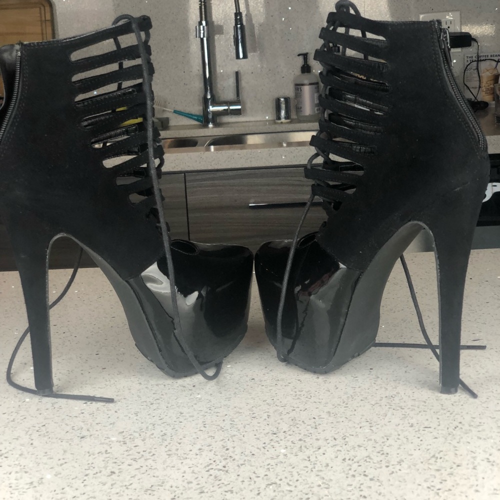 Steve Madden ‘Shana’ Ankle Bootie - Picture 1 of 8